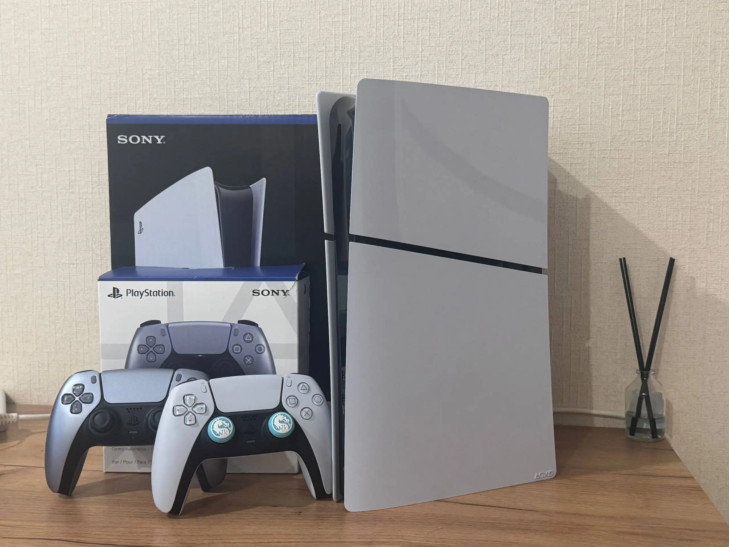 PlayStation 5 1ТБ с двумя геймпадами - Игровые приставки (Электроника) в Пермь