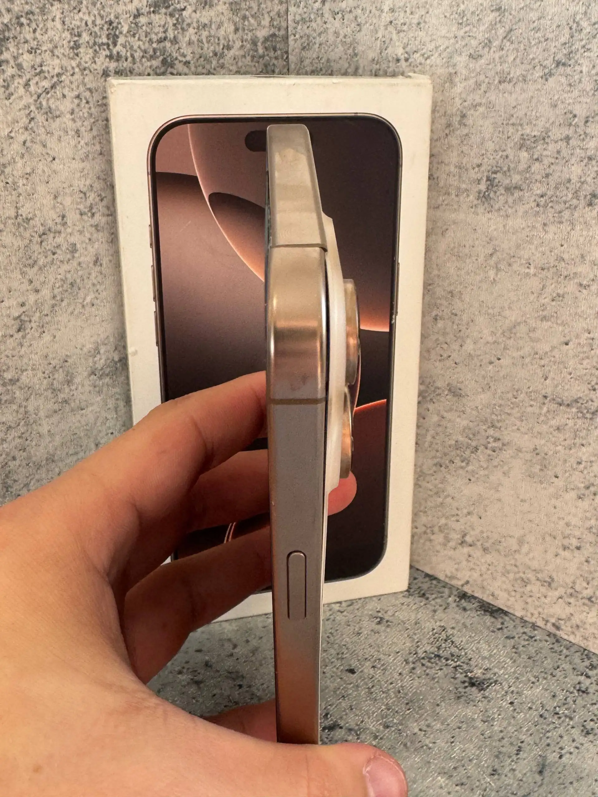 iPhone 16 Pro Max 512 ГБ с битыми пикселями и погнутым корпусом - Смартфоны (Электроника) в Пермь
