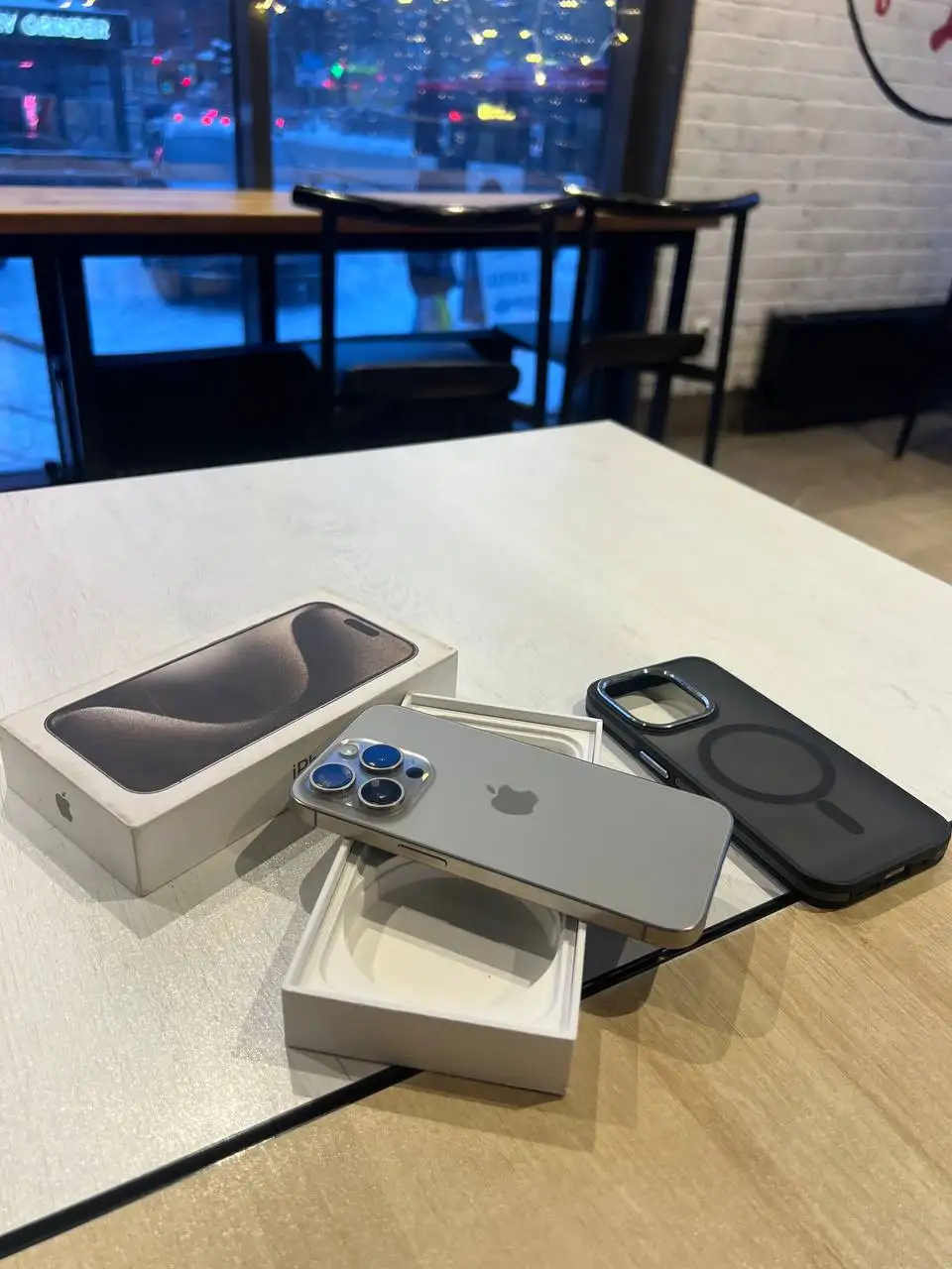 Продам iPhone 15 Pro с замененным дисплеем - Смартфоны (Электроника) в Пермь