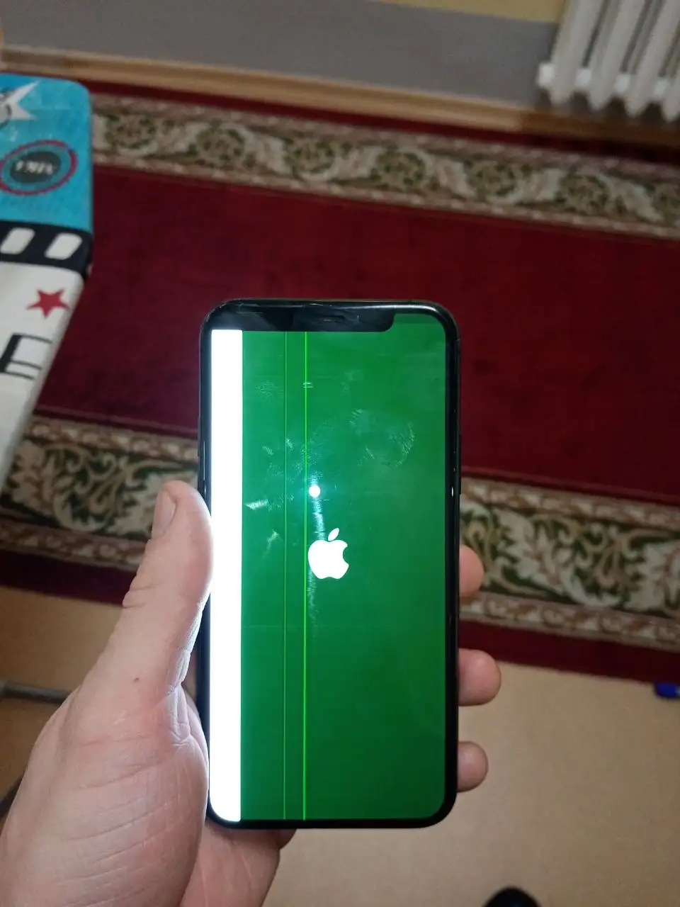 Apple iPhone 11 Pro 64 ГБ с дефектами дисплея и аккумулятора - Смартфоны (Электроника) в Пермь