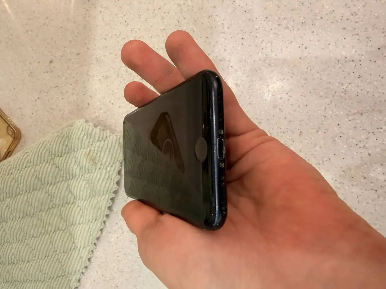 Продажа или обмен iPhone SE 2022 - Смартфоны (Электроника) в Пермь