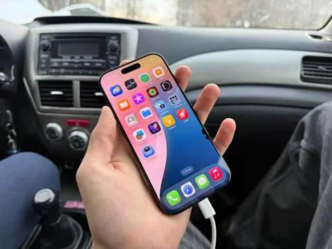 iPhone 16 Pro 256 ГБ с дефектами - Телефоны и планшеты в Пермь