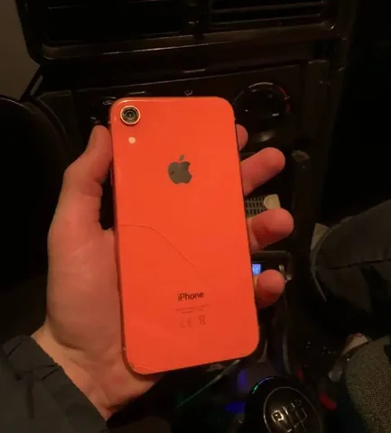 Apple iPhone XR 64 GB с повреждениями - Телефоны и планшеты в Пермь