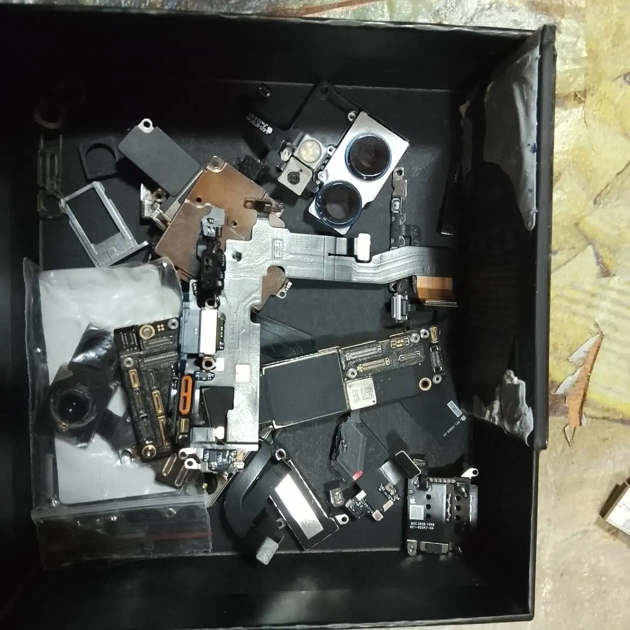 Запчасти для Apple iPhone 12 и 7 в Перми - Для телефонов (Запчасти) в Пермь