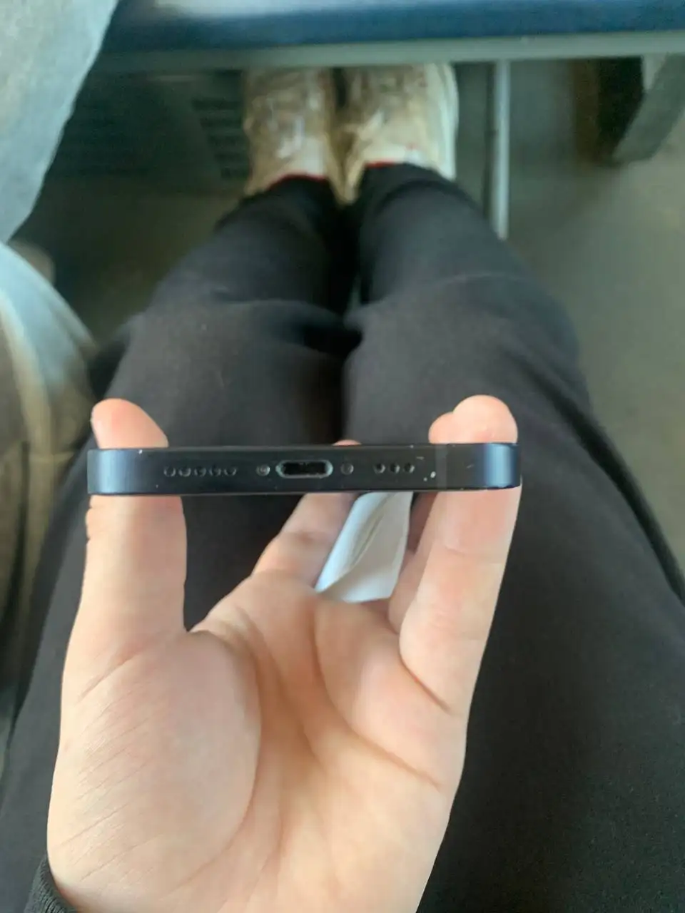 Продажа iPhone 12 в состоянии 7/10 с чехлом - Смартфоны (Электроника) в Пермь