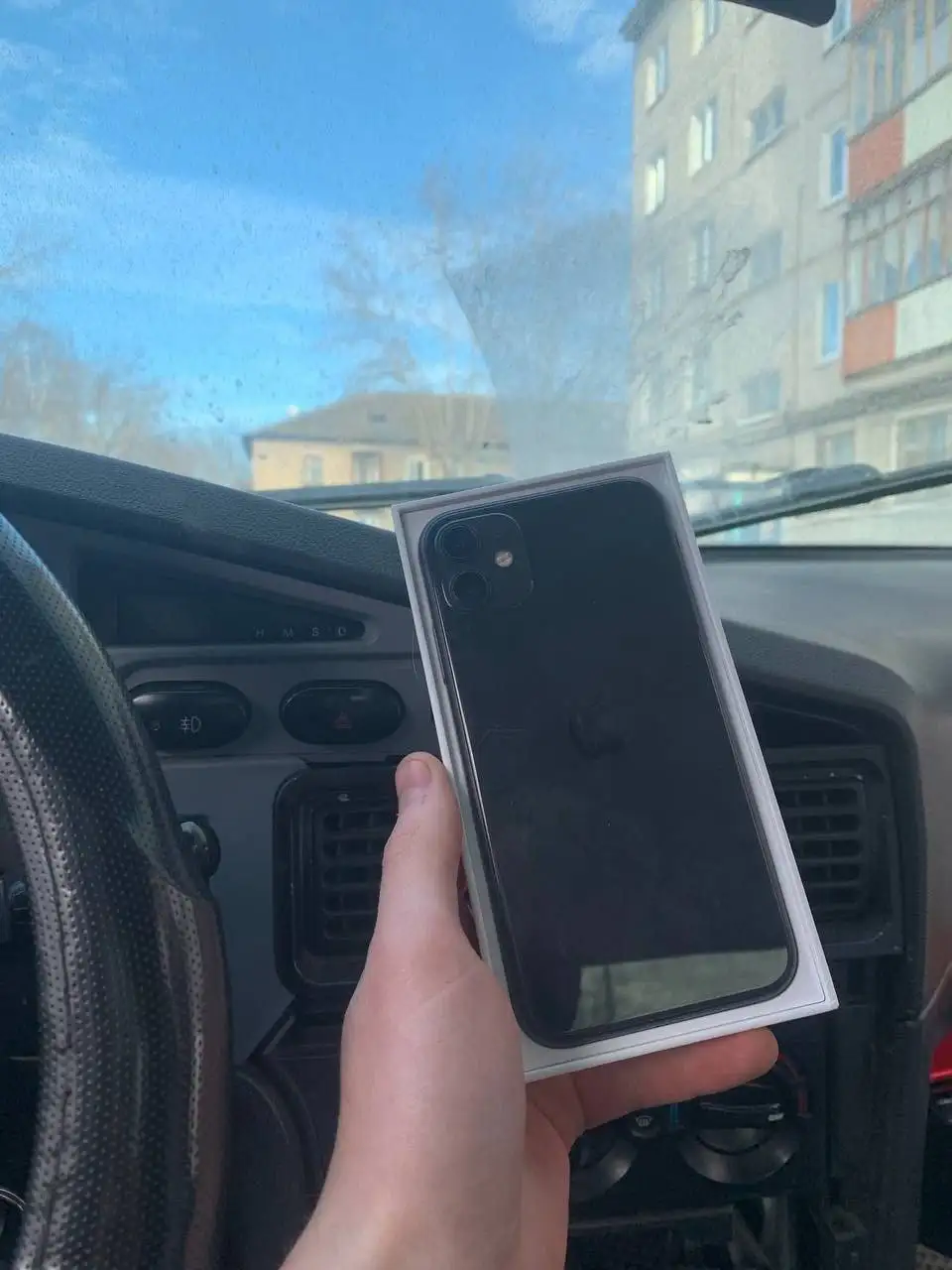 Продается iPhone 11 64 GB - Смартфоны (Электроника) в Пермь