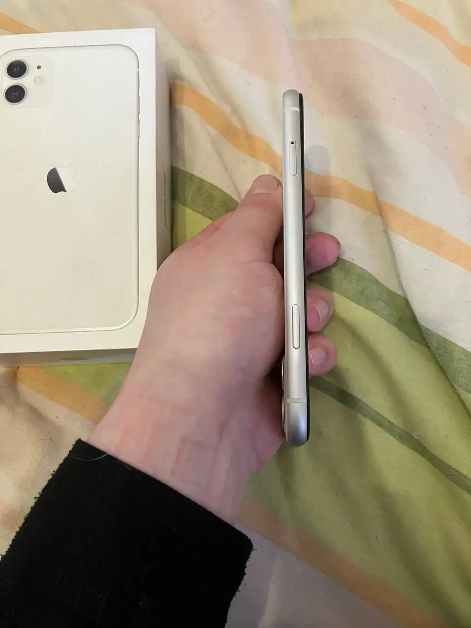 Продам iPhone 11 с незначительным дефектом камеры - Смартфоны (Электроника) в Пермь