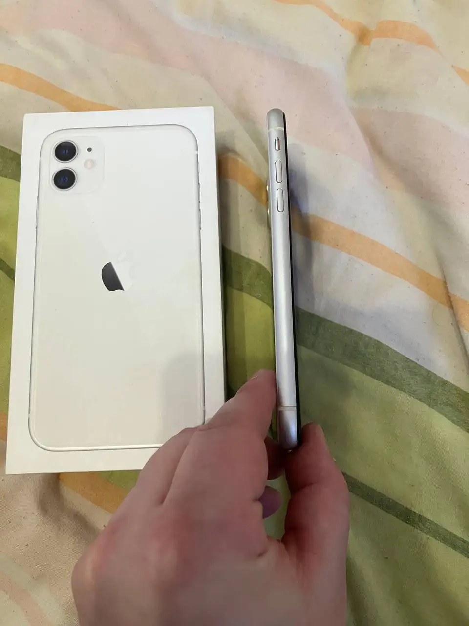 Продам iPhone 11 с незначительным дефектом камеры - Смартфоны (Электроника) в Пермь