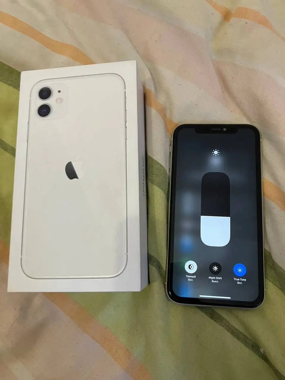 Продам iPhone 11 с незначительным дефектом камеры - Смартфоны (Электроника) в Пермь