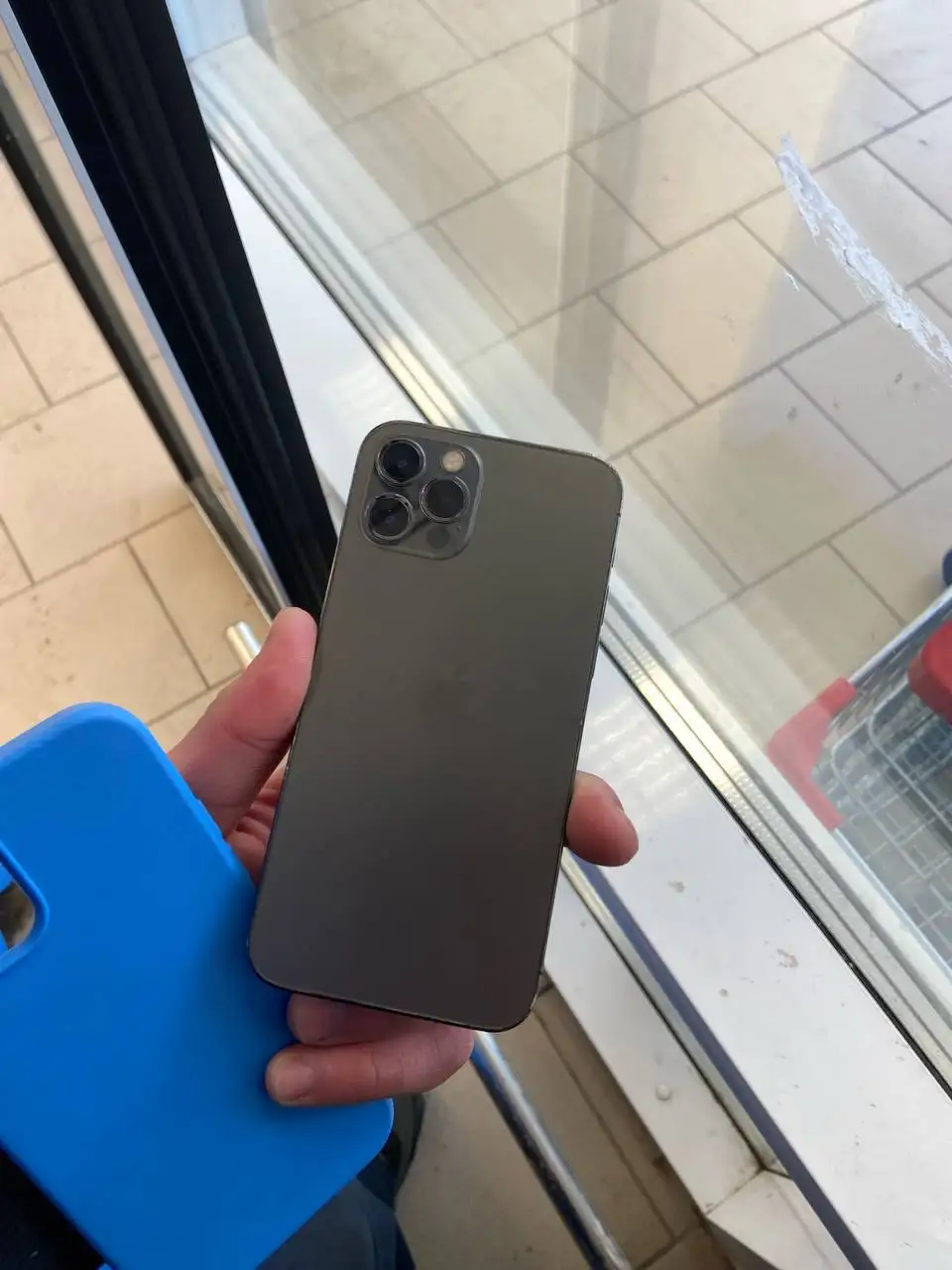 Продам iPhone 12 Pro с заменённым дисплеем и аккумулятором - Смартфоны и телефоны (Электроника) в Пермь