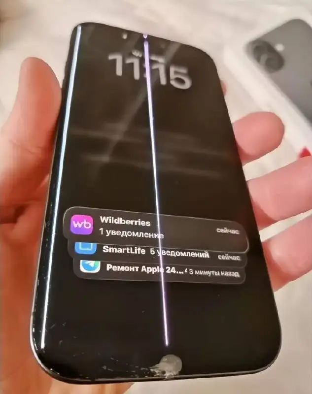 Обмен iPhone 17 base с разбитым экраном - Смартфоны (Электроника) в Пермь