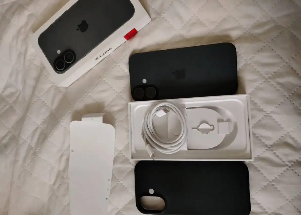 Обмен iPhone 17 base с разбитым экраном - Смартфоны (Электроника) в Пермь