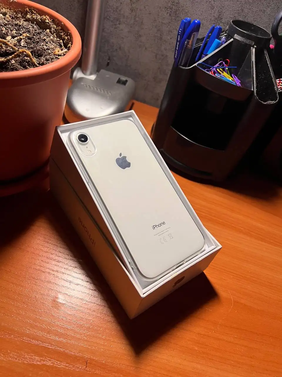 Обмен iPhone XR 128 ГБ в идеальном состоянии - Смартфоны (Электроника) в Пермь