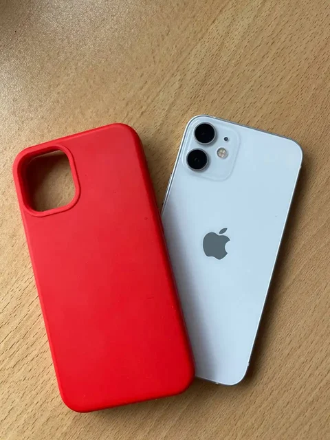 Продажа б/у iPhone 12 mini, 11, 15 pro с чехлом и зарядкой - Автоаксессуары в Пермь