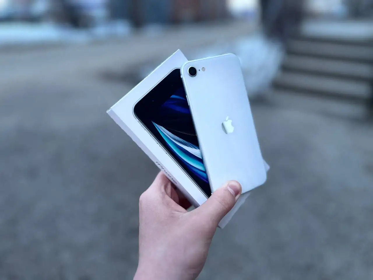 iPhone SE 2020/64 ГБ в отличном состоянии с полным комплектом - Смартфоны (Электроника) в Пермь