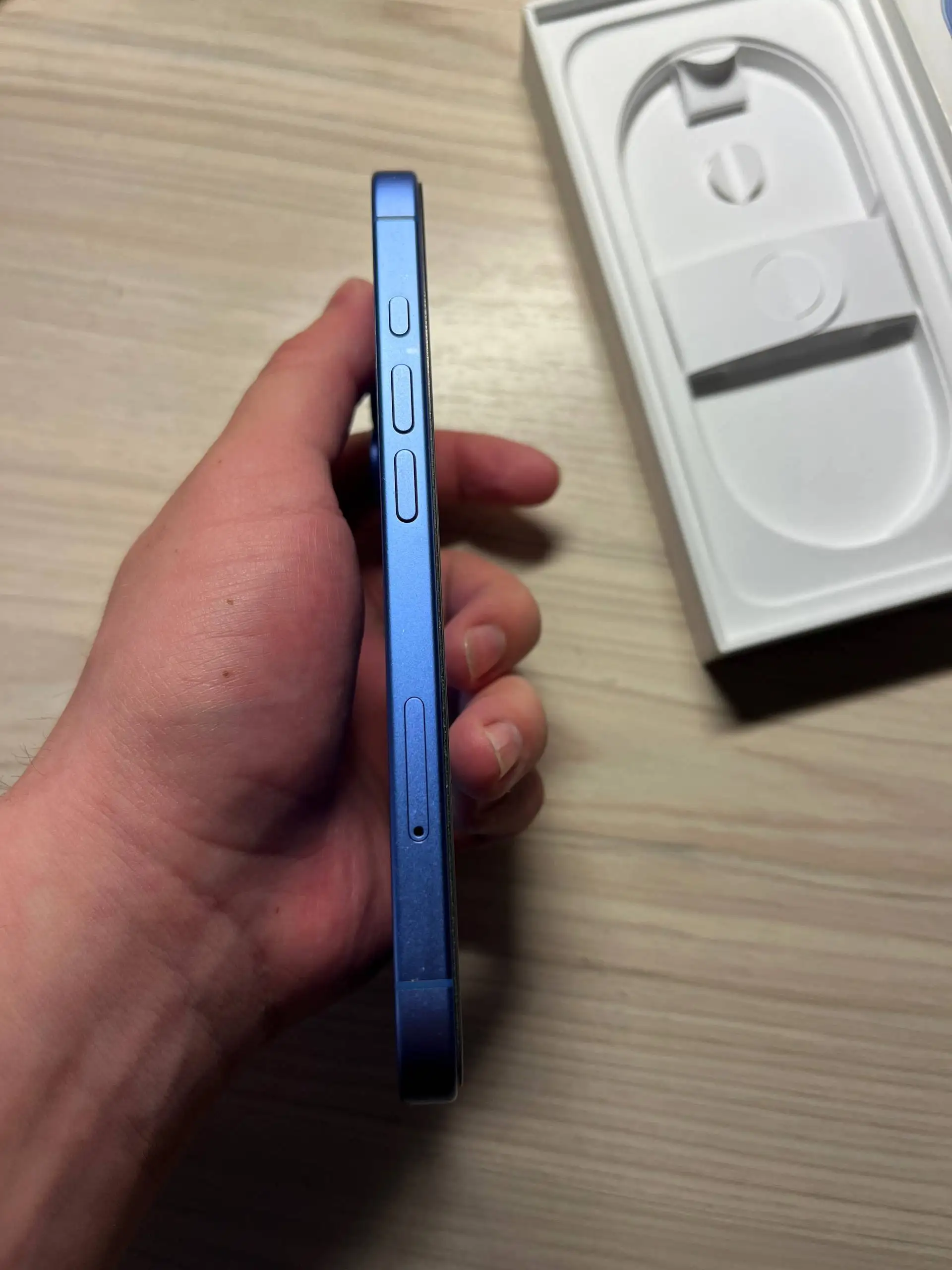 Продажа iPhone 16 128ГБ в хорошем состоянии - Смартфоны (Электроника) в Пермь