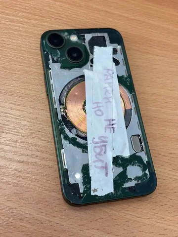 Айфон 13 мини с разбитым экраном - Электроника в Пермь