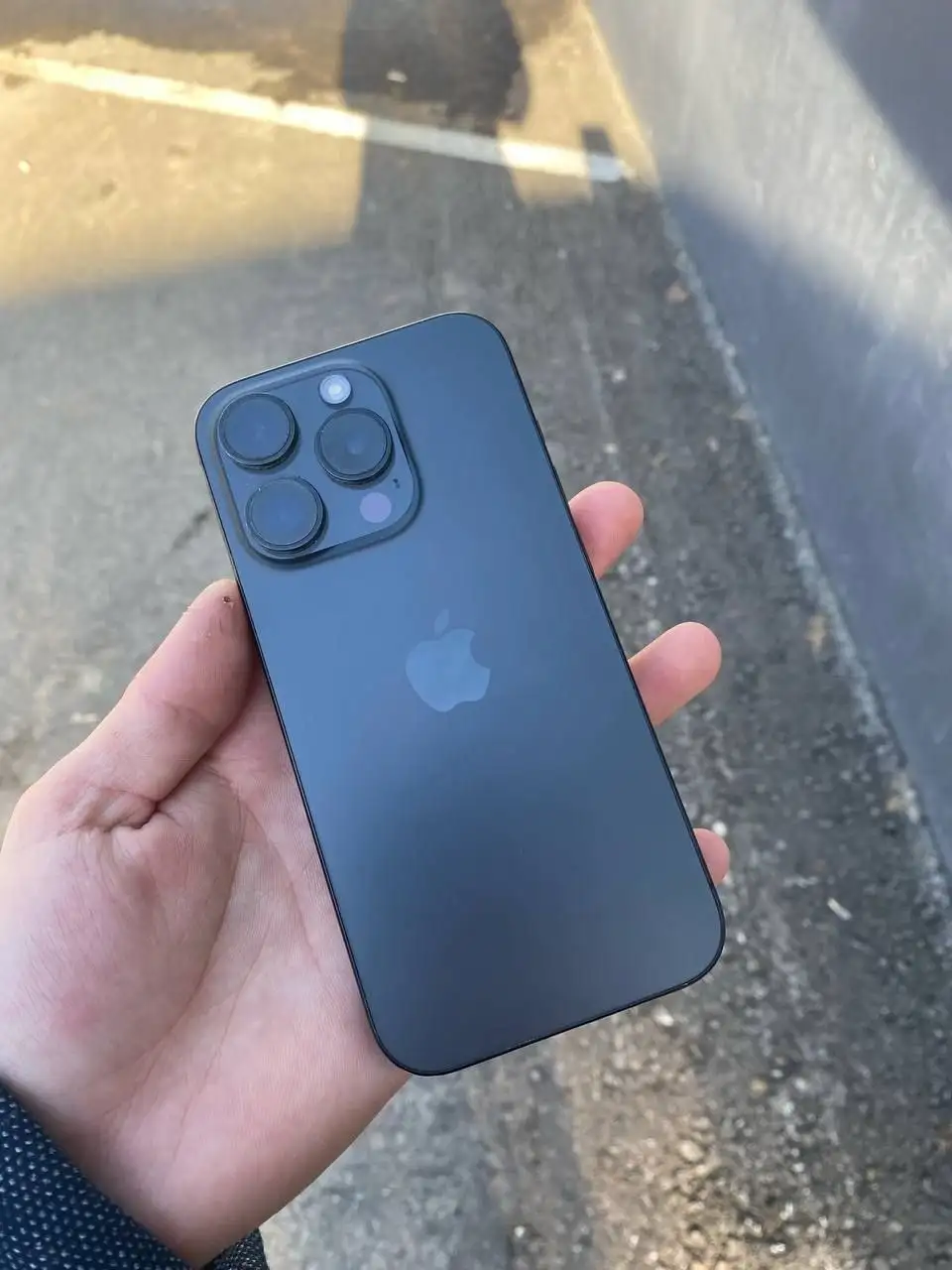 iPhone 15 Pro 128GB с чехлом и зарядкой - Смартфоны (Электроника) в Пермь