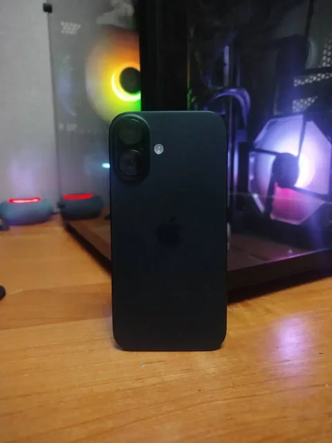 iPhone 16 128 gb в хорошем состоянии - Смартфоны и аксессуары в Пермь