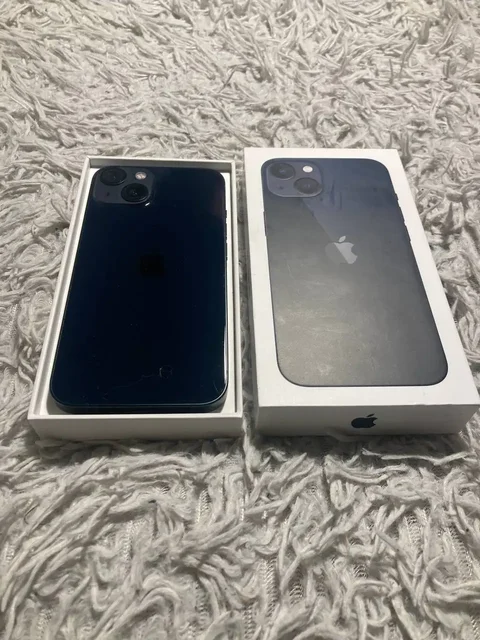 iPhone 13 128GB в идеальном состоянии - Смартфоны и аксессуары в Пермь