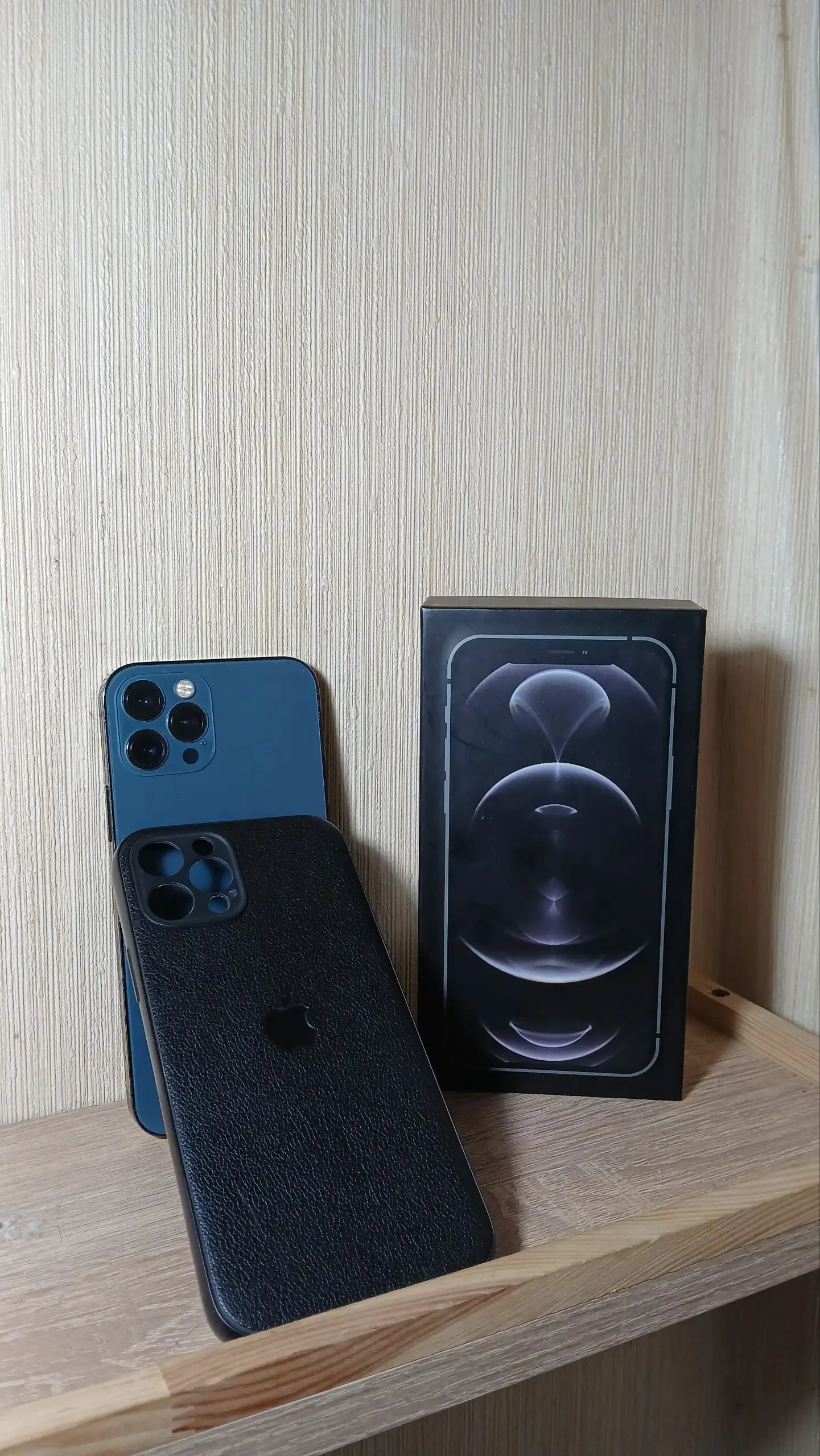 iPhone 12 Pro 128ГБ с замененным дисплеем и крышкой - Смартфоны (Электроника) в Пермь