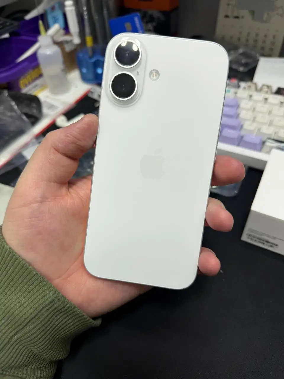 Apple iPhone без звука с микрофонов, экран под замену - Смартфоны (Электроника) в Пермь