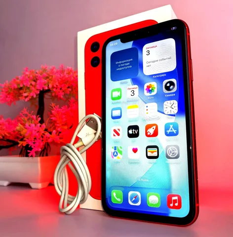 iPhone 11 64гб Red с замененным экраном - Компьютеры и комплектующие в Пермь