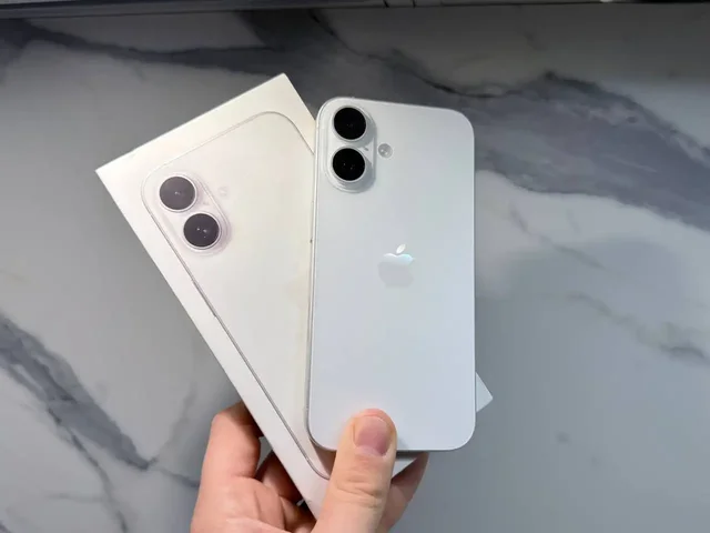 Продам iPhone 16/128 White в хорошем состоянии - Компьютеры и комплектующие в Пермь