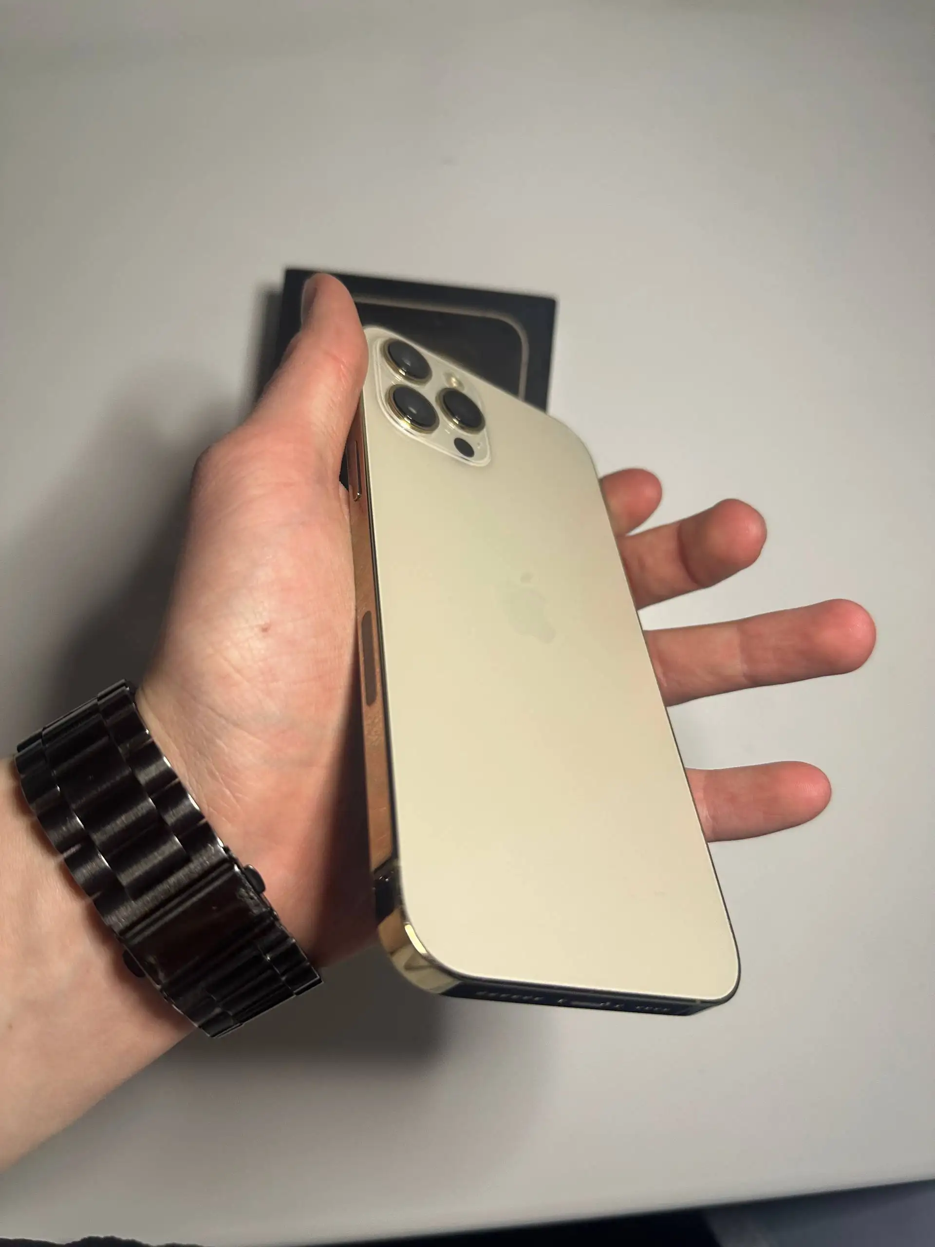 Продам iPhone 12 Pro Max 128 ГБ золотистый - Смартфоны (Электроника) в Пермь