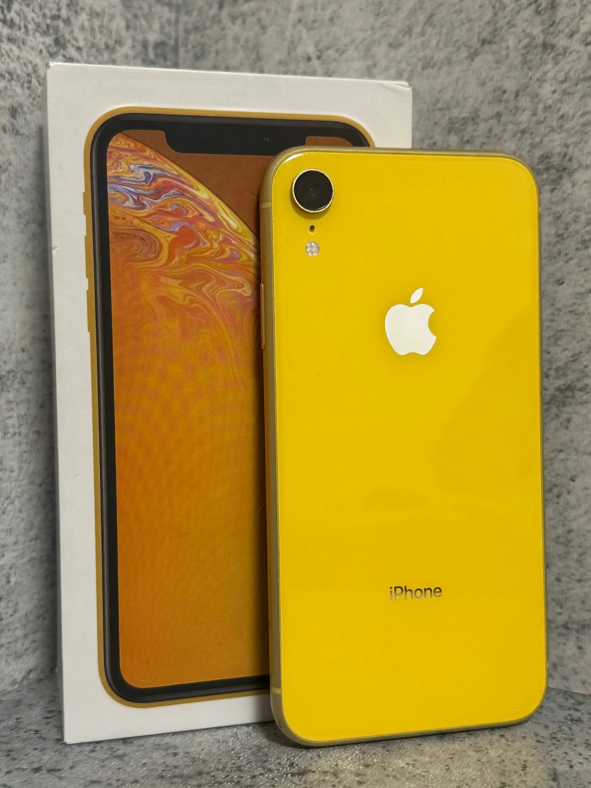 Продажа iPhone 11 Pro и iPhone XR с запчастями - Смартфоны (Электроника) в Пермь