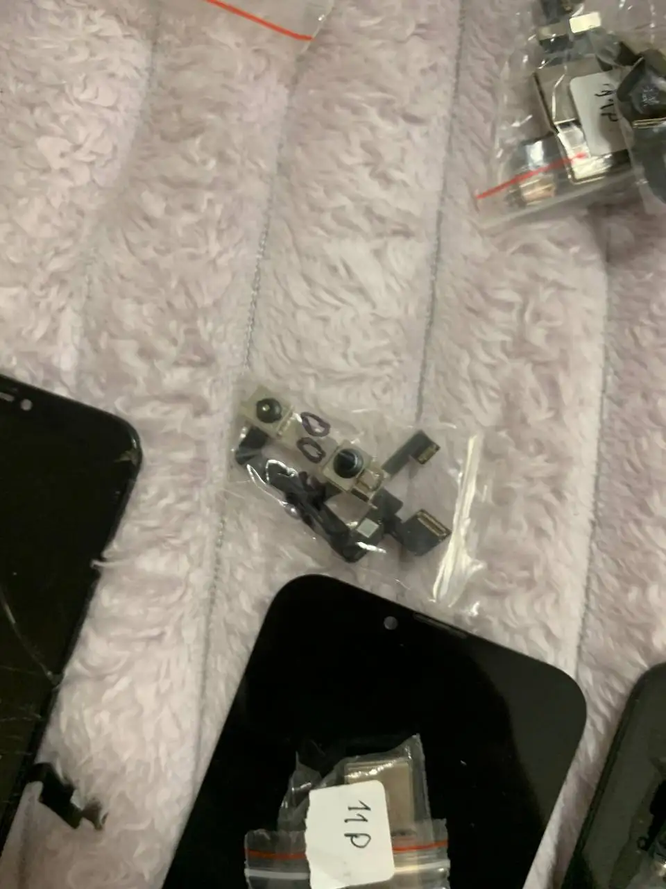 Продам Apple iPhone в Перми - Смартфоны (Электроника) в Пермь