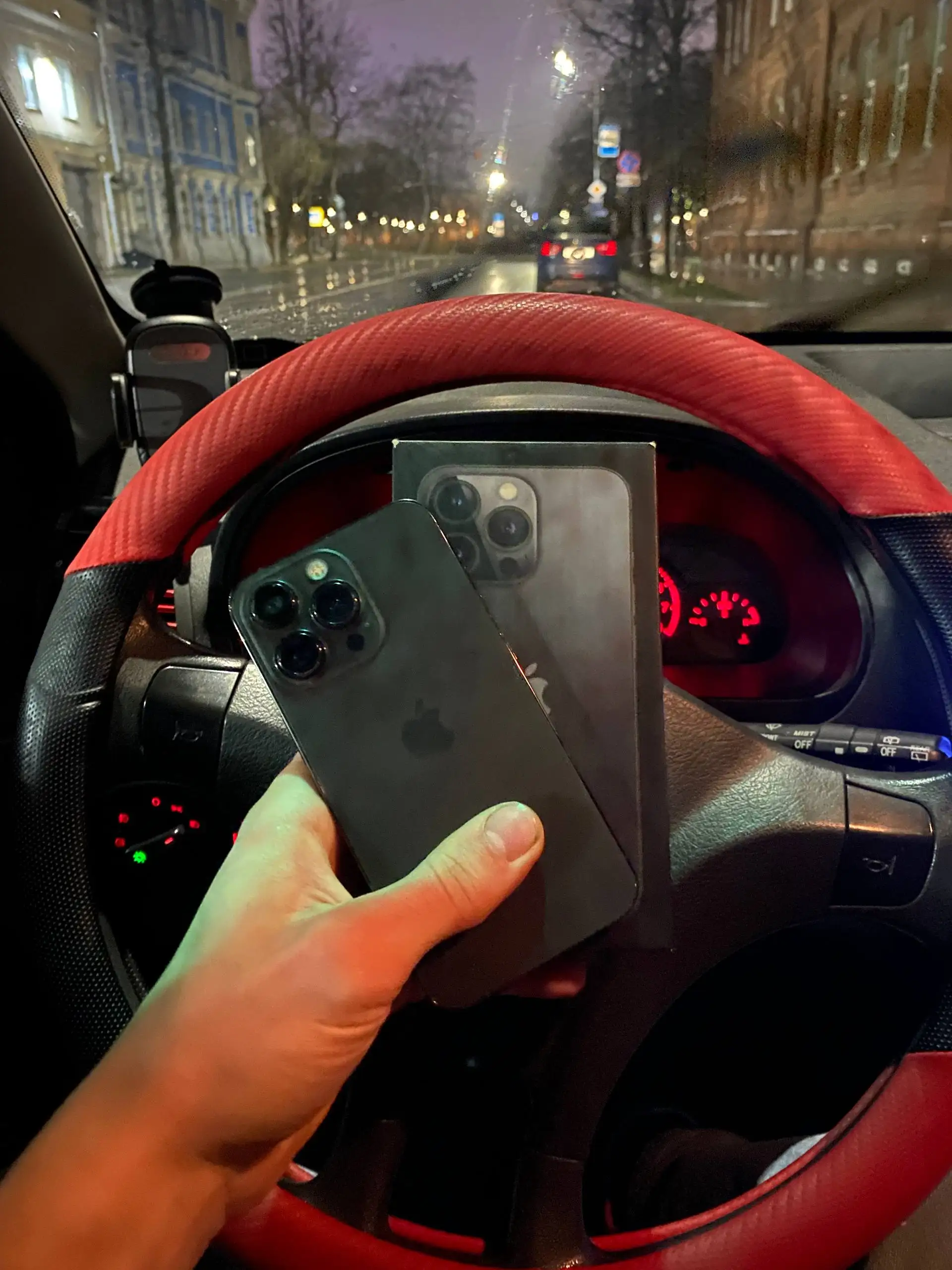 Продам Apple iPhone 13 Pro 256GB - Смартфоны (Электроника) в Пермь