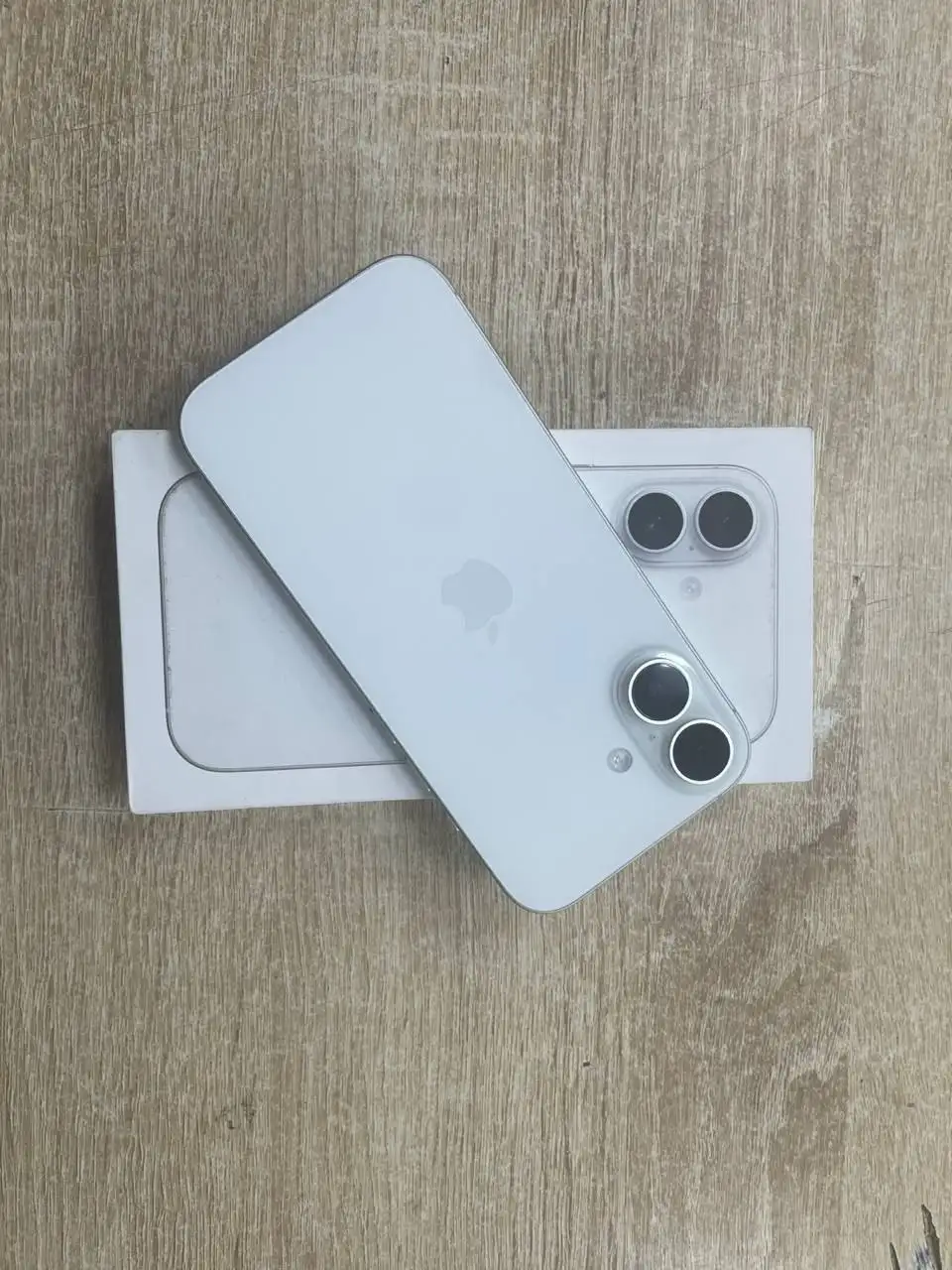 Apple iPhone 17 256gb с царапинами на экране - Смартфоны (Электроника) в Пермь