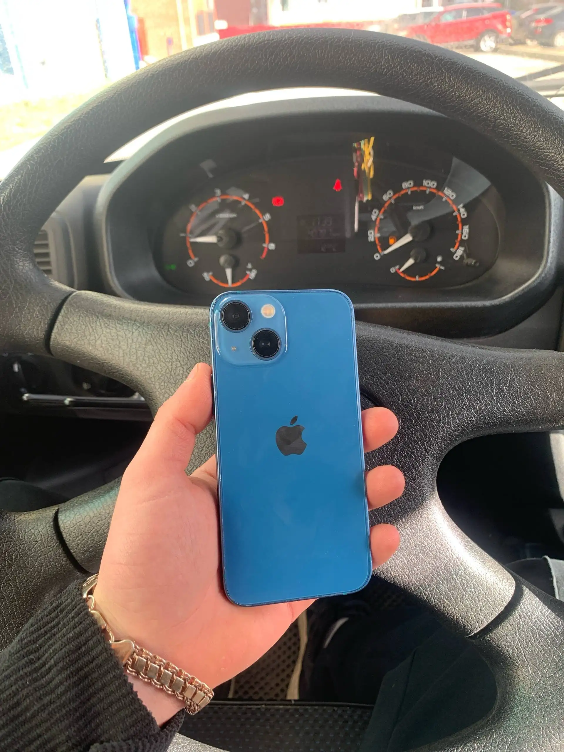 iPhone в хорошем состоянии - Мобильные телефоны и аксессуары (Электроника) в Пермь
