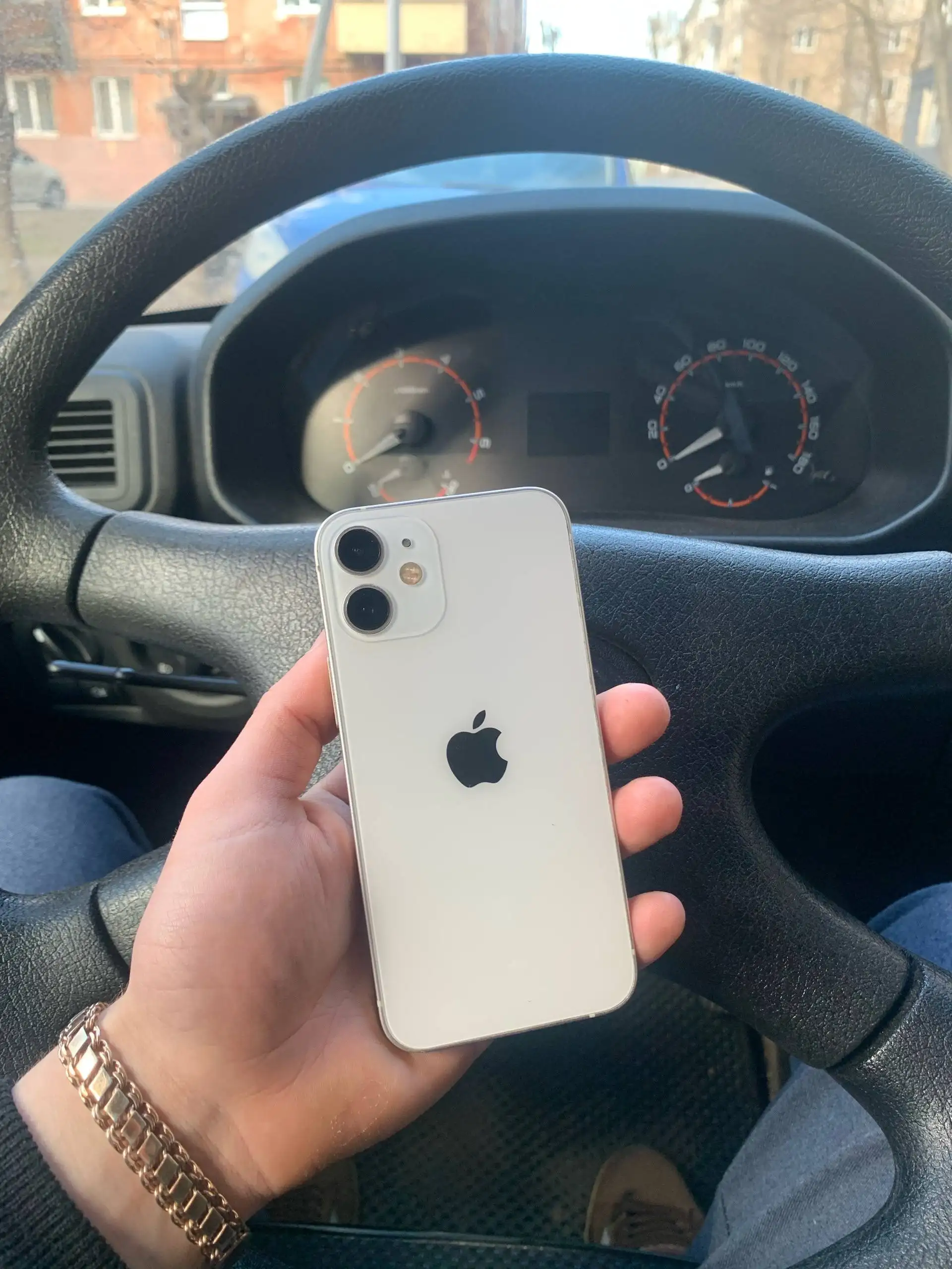 iPhone в хорошем состоянии - Мобильные телефоны и аксессуары (Электроника) в Пермь