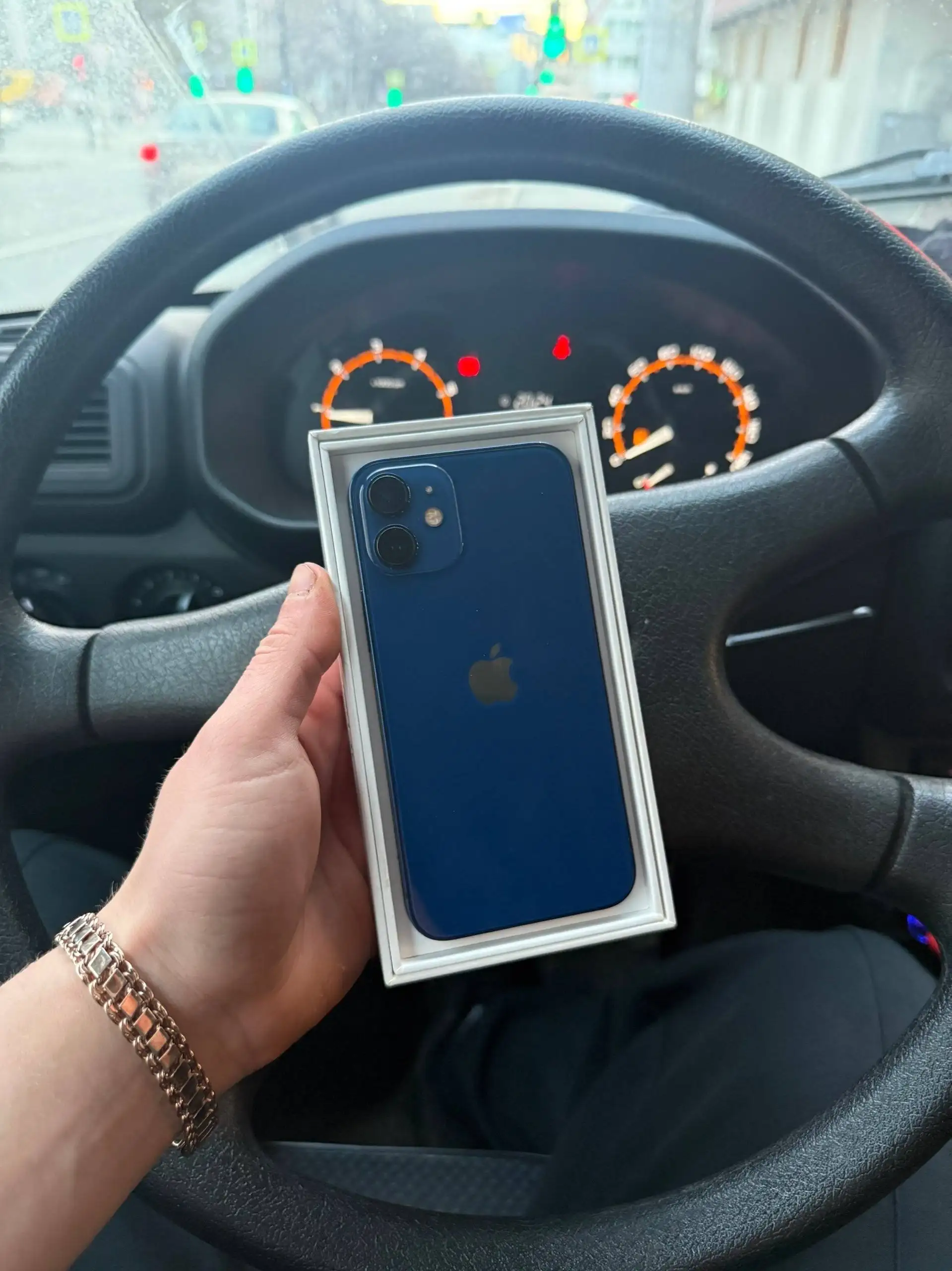 iPhone в хорошем состоянии - Мобильные телефоны и аксессуары (Электроника) в Пермь