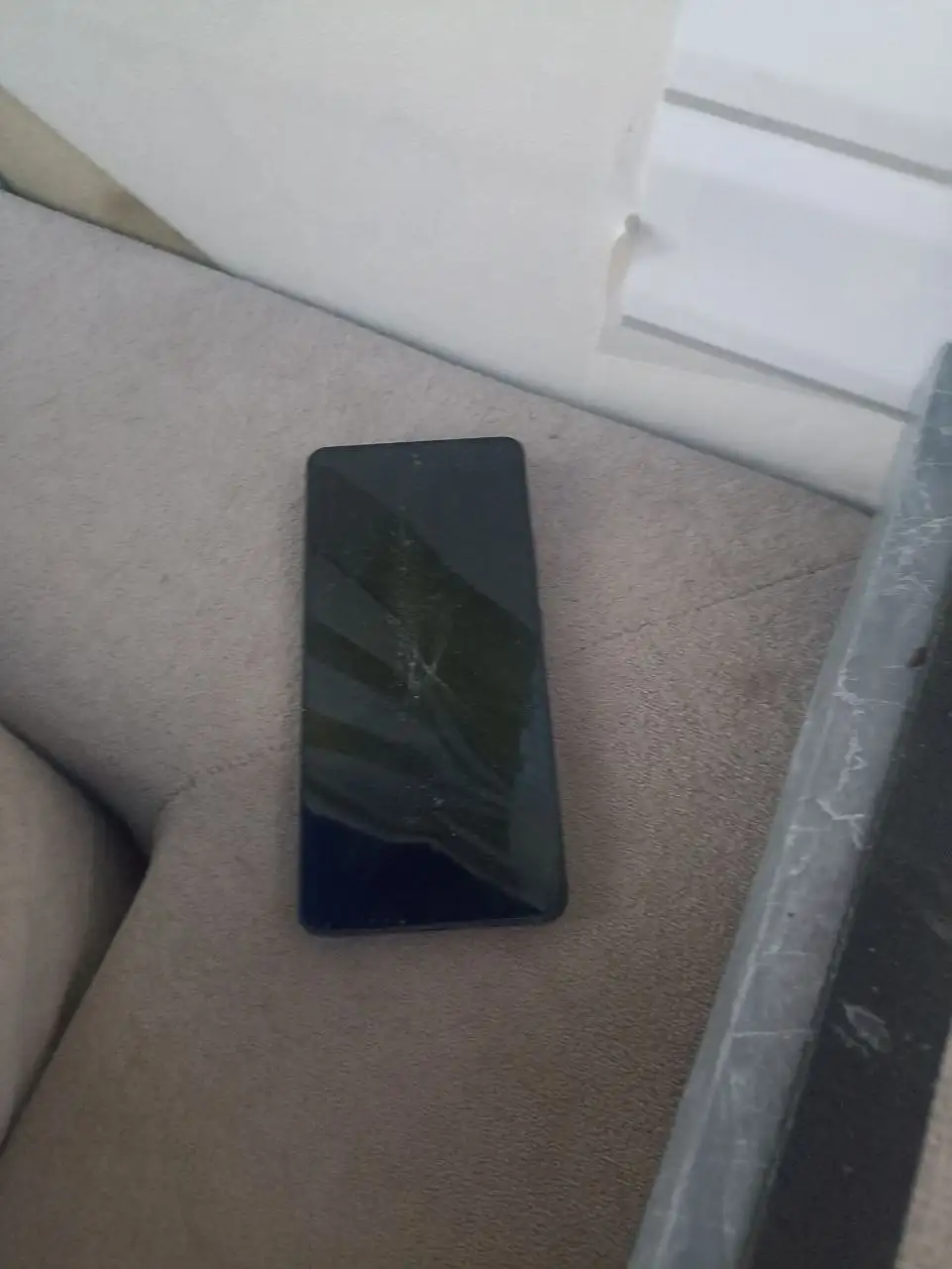 Продажа iPhone с поврежденной матрицей - Смартфоны (Электроника) в Пермь