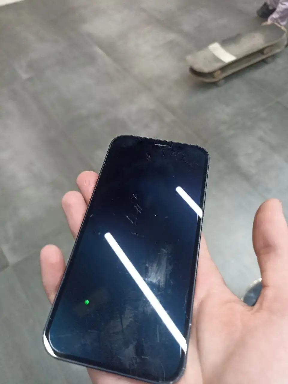 iPhone 64GB с разбитой задней крышкой - Смартфоны (Электроника) в Пермь