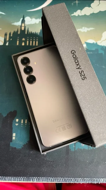 Samsung S25 в идеальном состоянии - Телефоны и аксессуары в Пермь