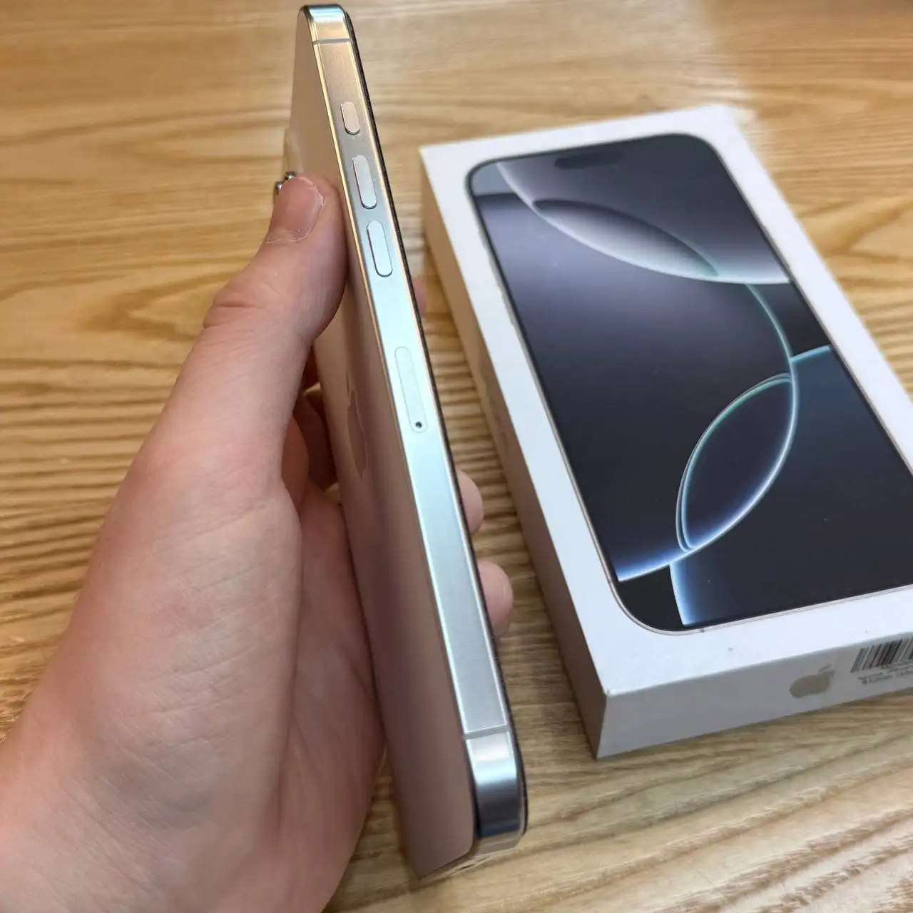 iPhone 16 Pro Max 512 GB Silver (SIM + eSIM) ‐ Идеальное состояние - Мобильные телефоны (Электроника) в Пермь