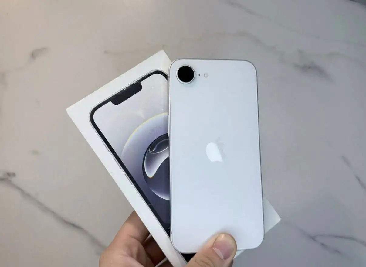 iPhone 16e 128GB - Смартфоны (Электроника) в Пермь