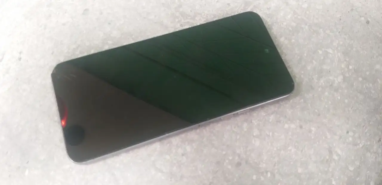 Продам Tecno Spark Go2 с разбитым экраном - Мобильные телефоны (Электроника) в Пермь