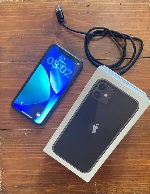 iPhone 11 64GB с дефектами - Аксессуары для электроники в Пермь