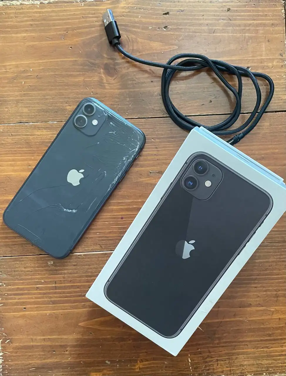 iPhone 11 64GB с дефектами - Смартфоны (Электроника) в Пермь