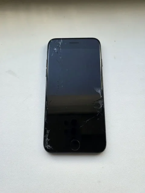 iPhone 7 32GB - Смартфоны бывшие в употреблении в Пермь