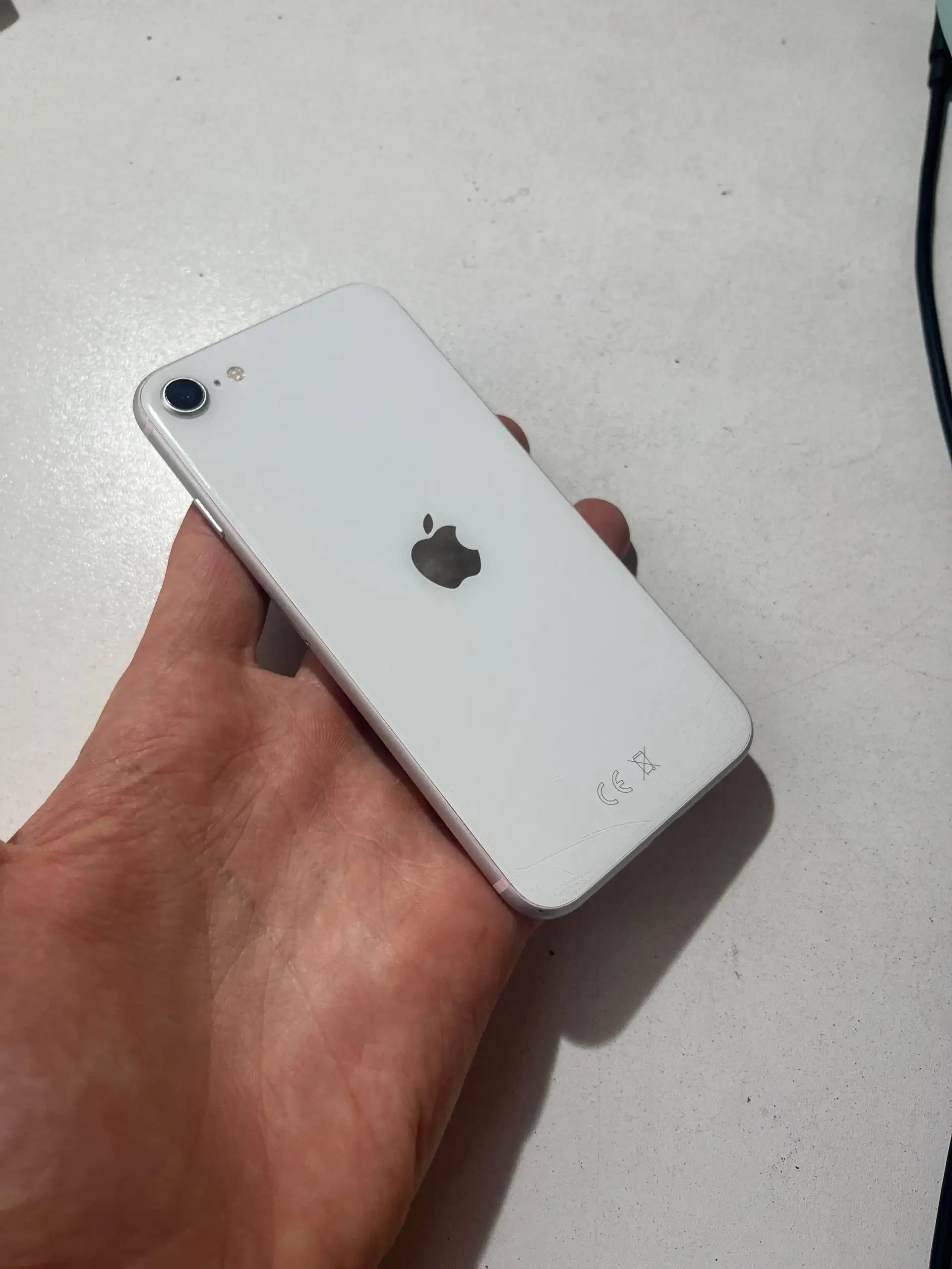 iPhone SE 2020 - Мобильные телефоны (Электроника) в Пермь