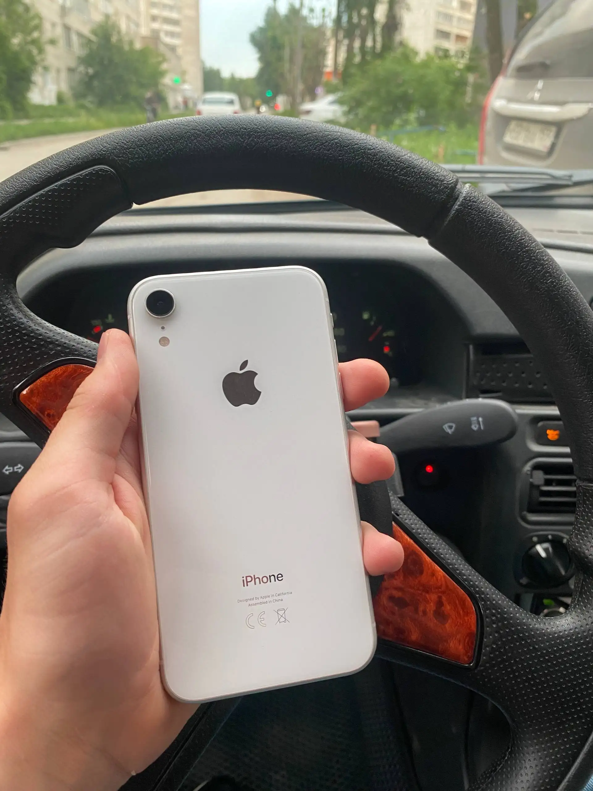 iPhone XR в хорошем состоянии - Смартфоны (Электроника) в Пермь