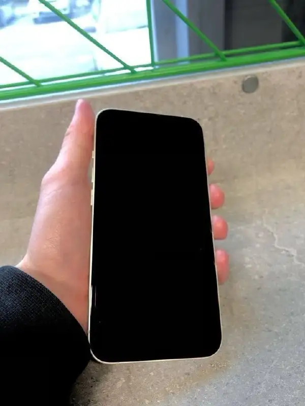 Продаю iPhone 14 - Мобильные телефоны и аксессуары (Электроника) в Пермь
