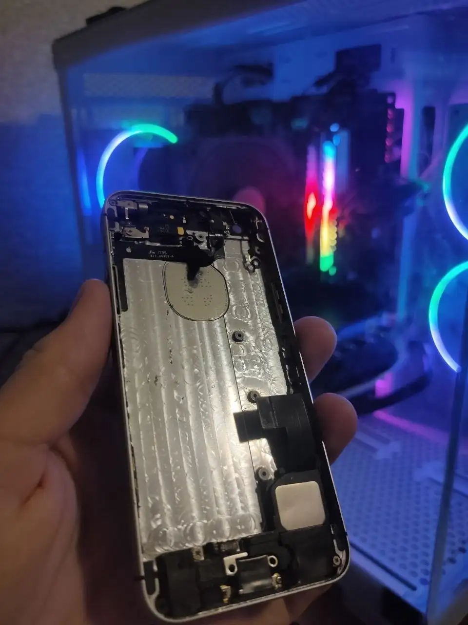 Корпус iPhone SE1 с внутренними компонентами - Запчасти для телефонов (Электроника) в Пермь