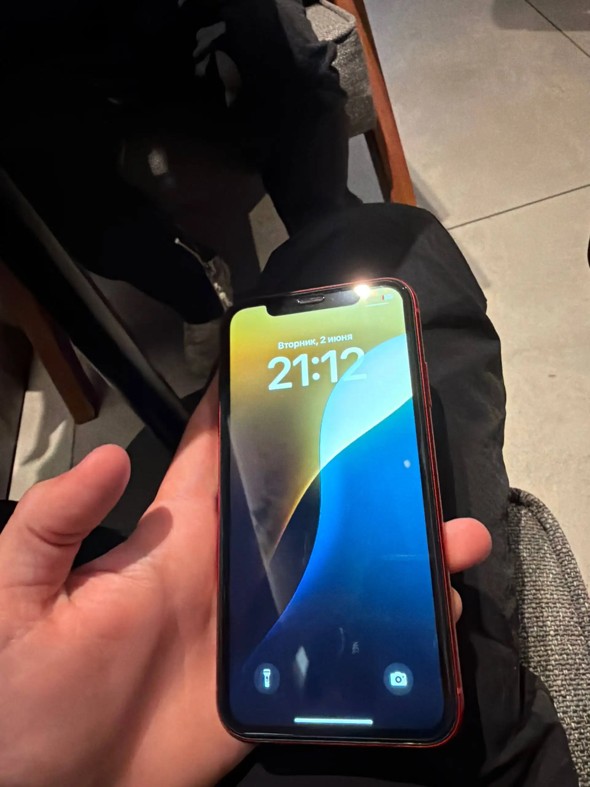 iPhone 11 64 ГБ битая задняя крышка и порт - Смартфоны (Электроника) в Пермь